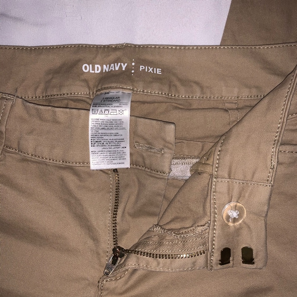 Old navy pixie khakis - Picture 3 of 3